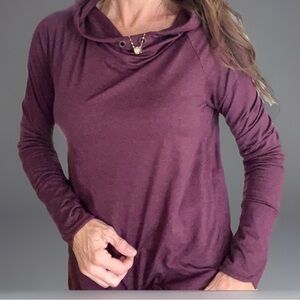 Athleta Women's Shirt long Sleeve Hooded Hiking Outdoor Hoodie plum purple top